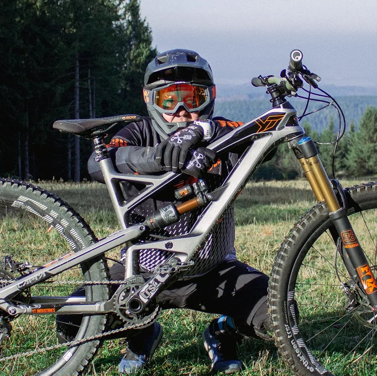 Jens Duckstein mit seinem YT Capra CF Pro Race im Bikepark Hahnenklee, Harz