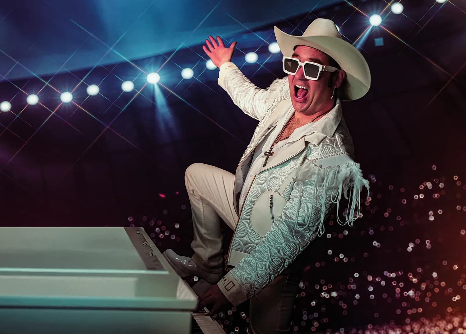 Jens Duckstein als Elton John am Grand Piano